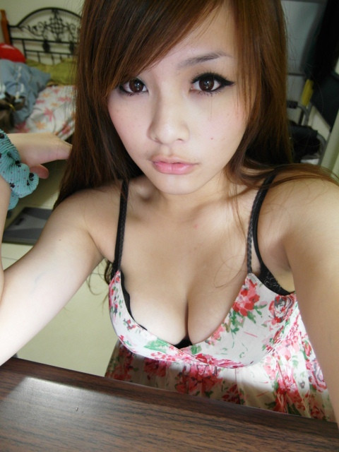 我只是一个单纯羞涩的学生妹